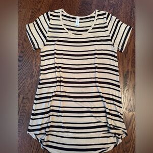 LuLaRoe Classic tee top